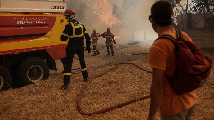 Η Αστυνομία προχωρά στην προληπτική εκκένωση της δομής μεταναστών στην Αμυγδαλέζα