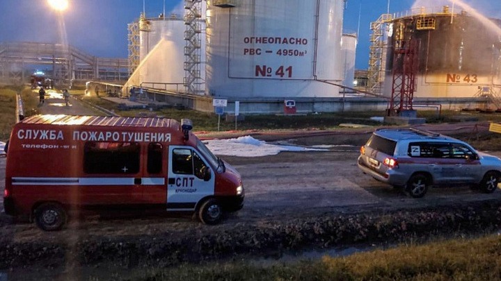 Πυρκαγιά σε διυλιστήριο στην Κρασνοντάρ της Ρωσίας- Πιθανόν εξαιτίας ουκρανικού UAV, λέει ο περιφερειάρχης