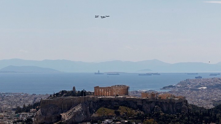 Διελεύσεις μαχητικών αεροσκαφών πάνω από την Ακρόπολη σήμερα