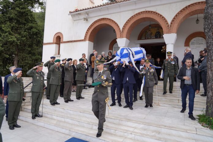 Παρουσία Αρχηγού ΓΕΕΘΑ στην Εξόδιο Ακολουθία του Επίτιμου Γενικού Επιθεωρητή Στρατού Αντιστράτηγου ε.α. Χρήστου Φωτόπουλου