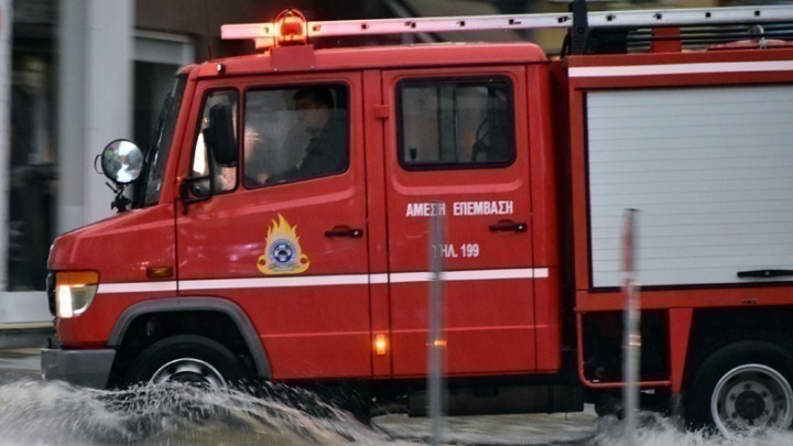 Συνεχίζονται αδιάκοπα οι έρευνες για τον εντοπισμό ΙΧ με επιβαίνοντες που παρασύρθηκε από ορμητικά νερά χειμάρρου