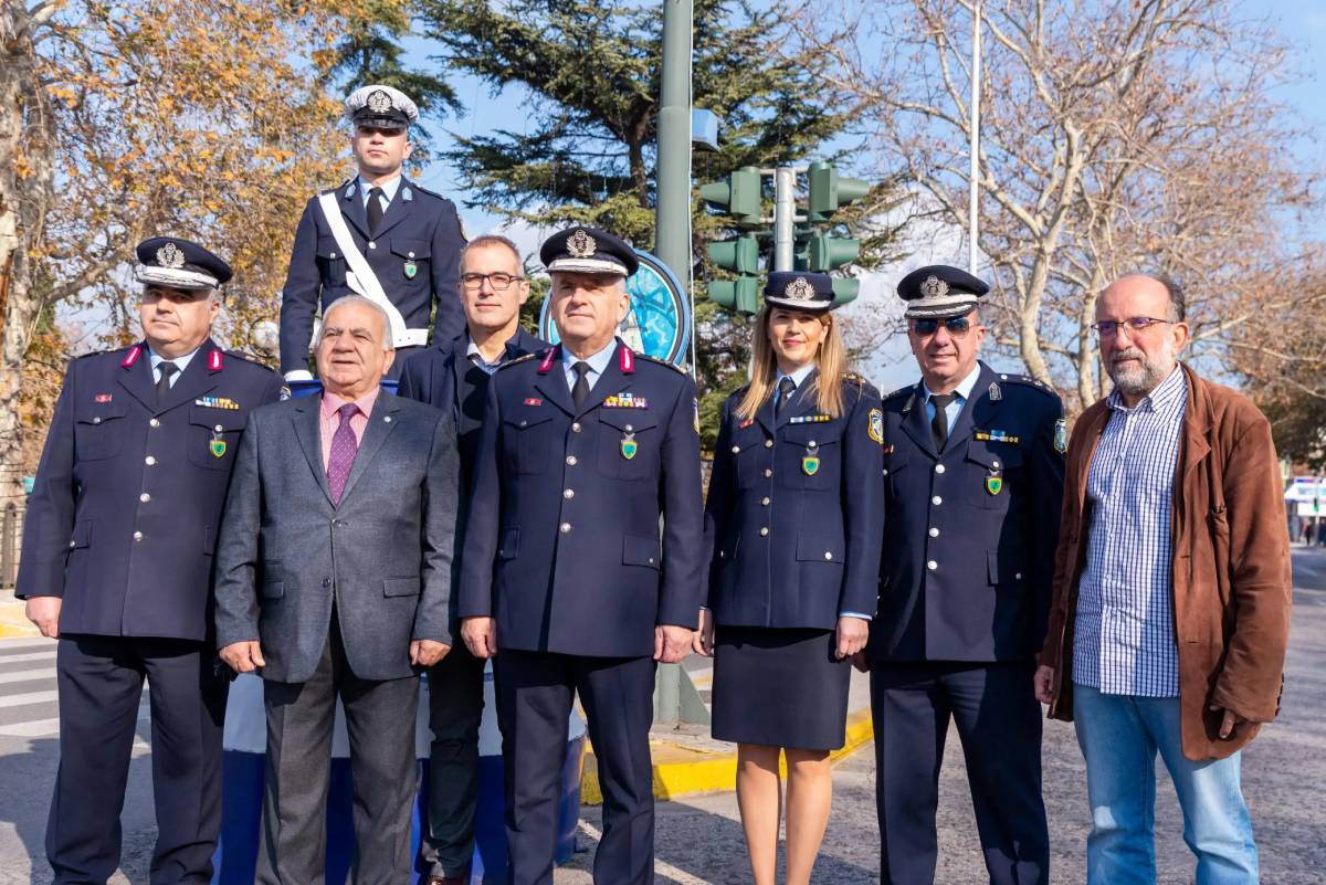 Αθήνα:  Εθιμοτυπική προσφορά δώρων σε τροχονόμους από την Πολιτική και Φυσική Ηγεσία της ΕΛ.ΑΣ