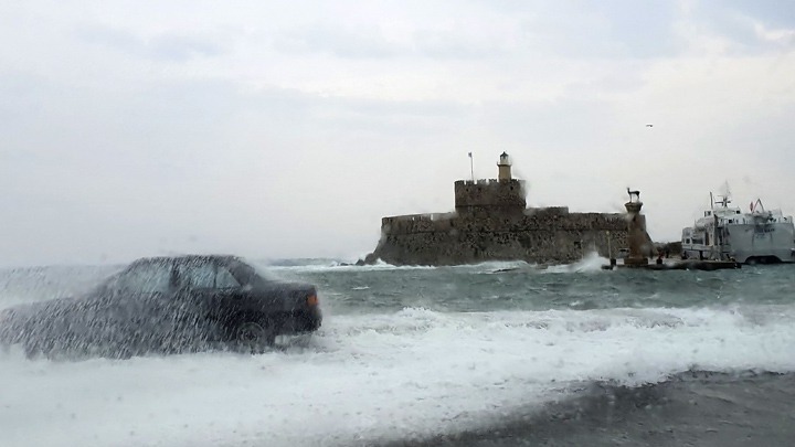 Δοκιμάζεται από την κακοκαιρία η Ρόδος και τα υπόλοιπα Δωδεκάνησα