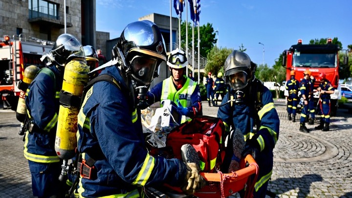 Ευρείας κλίμακας άσκηση ετοιμότητας με σενάριο εκδήλωσης σεισμού στο δημαρχείο Θεσσαλονίκης