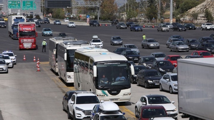 Σήμερα η κορύφωση της εξόδου των Χριστουγέννων- Επί ποδός η Τροχαία