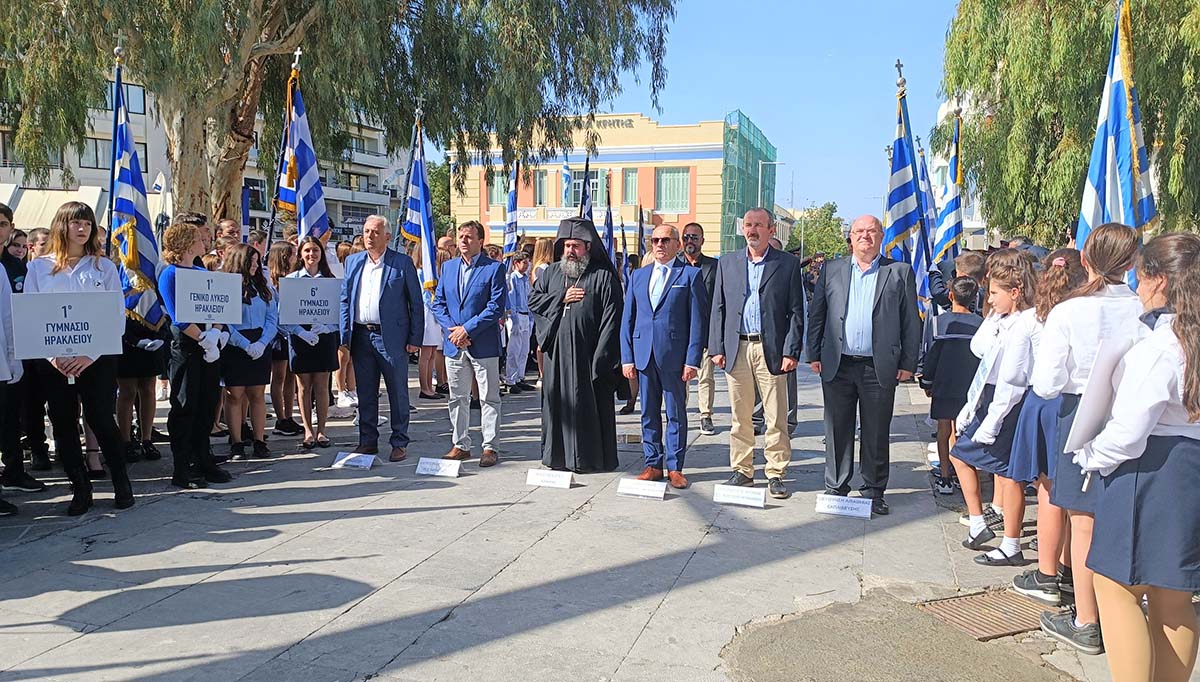 Μαθητές, εκπαιδευτικοί, αρχές τιμούν στο Ηράκλειο την Εθνική Επέτειο της 28ης Οκτωβρίου 1940