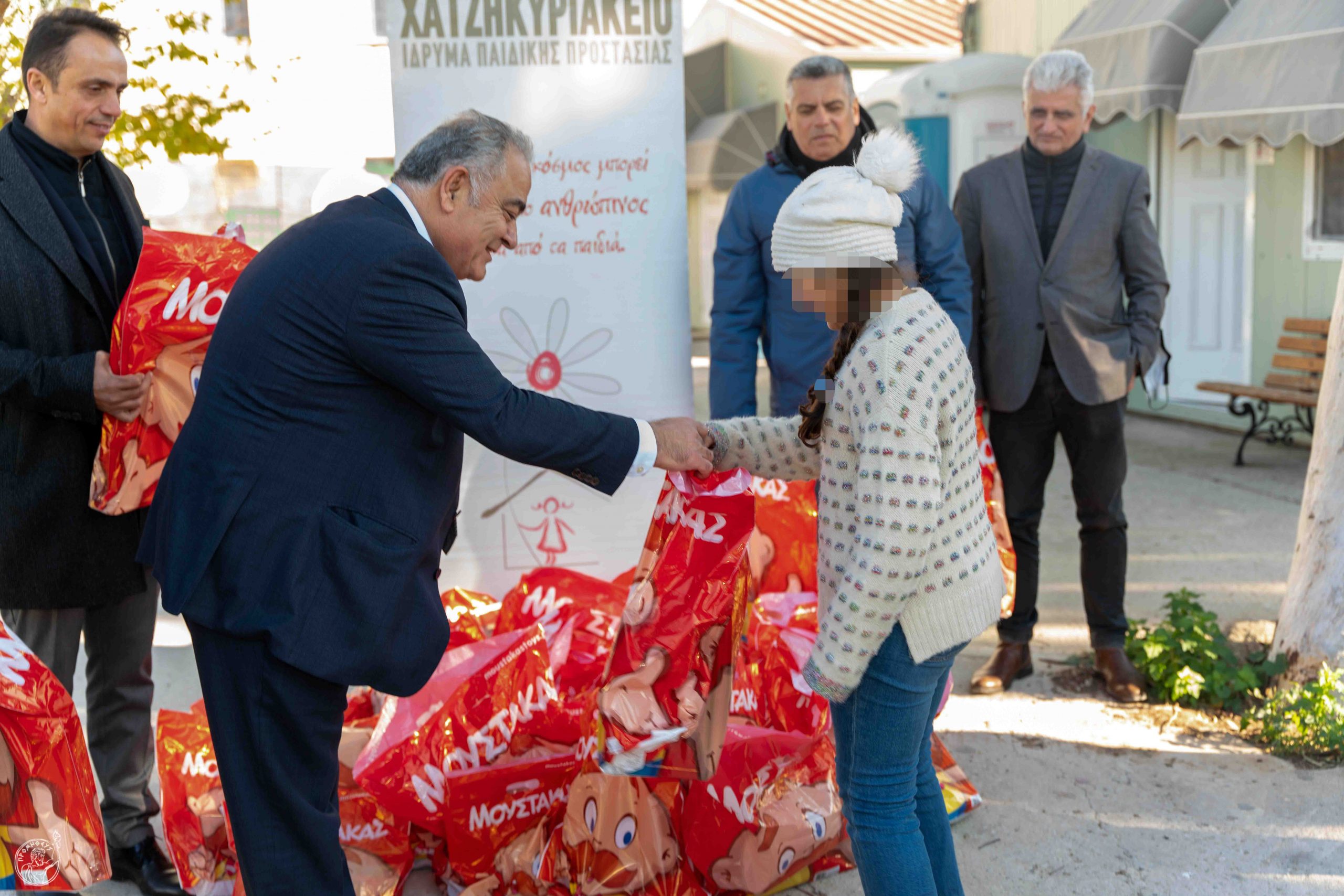 Το Ε.Ε.Α. δίπλα στην κοινωνία: Η Διοίκηση επισκέφθηκε 5 ιδρύματα και μοίρασε δώρα σε παιδιά