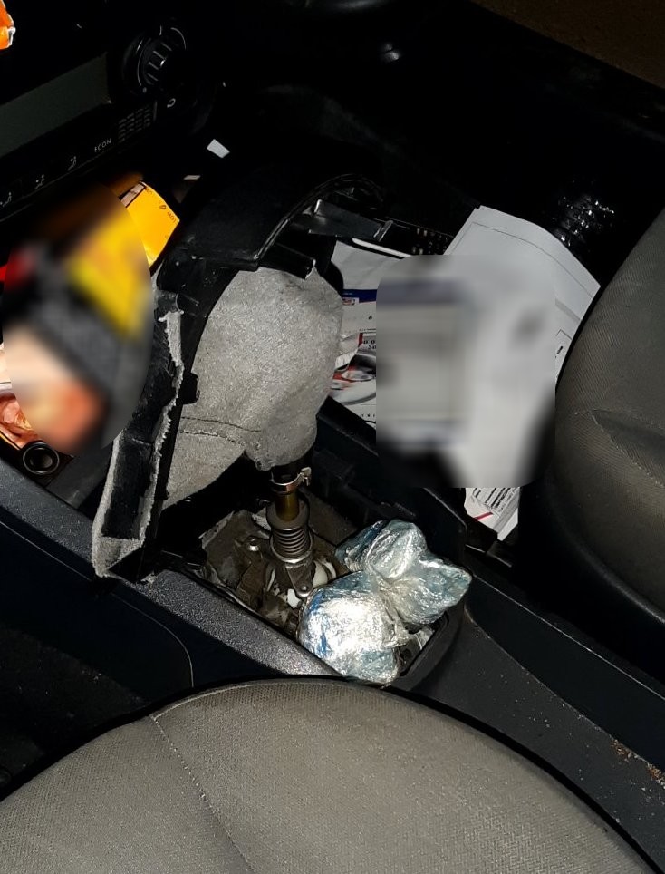 Σύλληψη δύο ατόμων στο Μαλεβίζι για ναρκωτικά-Τα είχαν κρύψει στο αυτοκίνητό τους