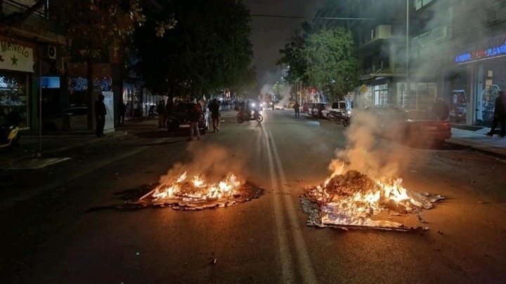 Νέα επεισόδια σε Θεσσαλονίκη – Αττική για τον πυροβολισμό του 16χρονου Ρομά