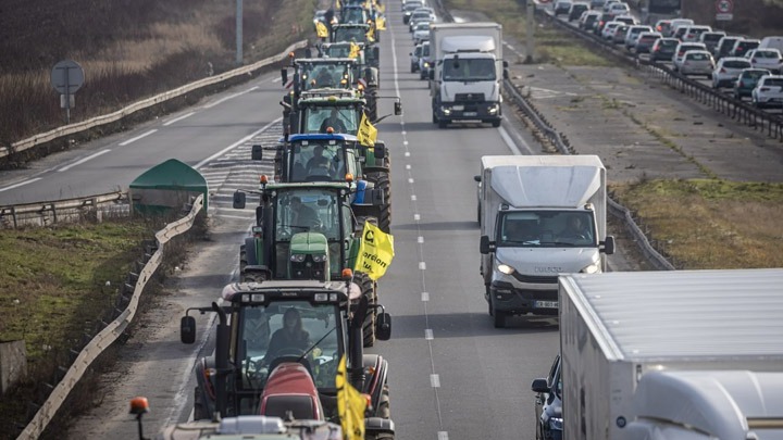 1.000 τρακτέρ στους δρόμους των Βρυξελλών γύρω από το χώρο που θα γίνει η Σύνοδος Κορυφής των 27