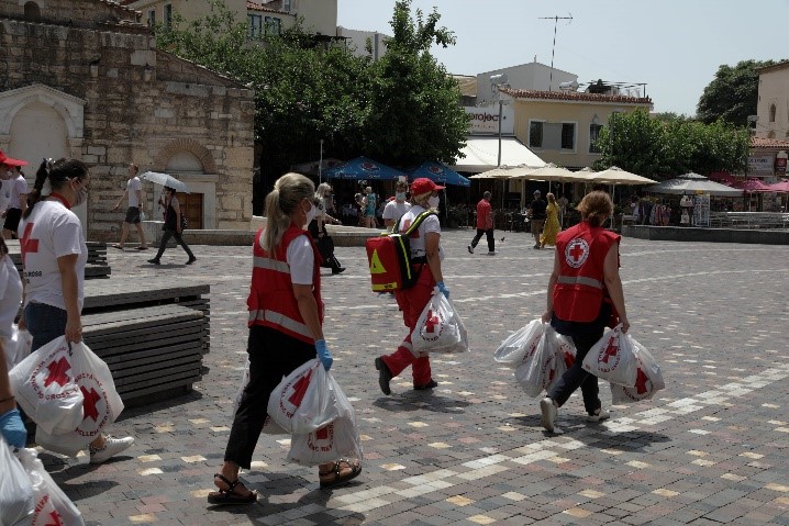 Ο Ελληνικός Ερυθρός Σταυρός δίπλα στους πολίτες τις ημέρες που επικρατούν υψηλές θερμοκρασίες