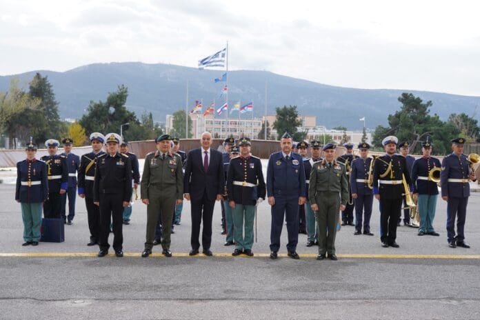 Χριστουγεννιάτικα Κάλαντα και Ανταλλαγή Ευχών με Προσωπικό των Ενόπλων Δυνάμεων για την Εορτή των Χριστουγέννων