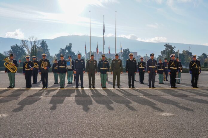 Χριστουγεννιάτικα Κάλαντα και Ανταλλαγή Ευχών Αρχηγού ΓΕΕΘΑ με Προσωπικό των Ενόπλων Δυνάμεων για την Εορτή των Χριστουγέννων