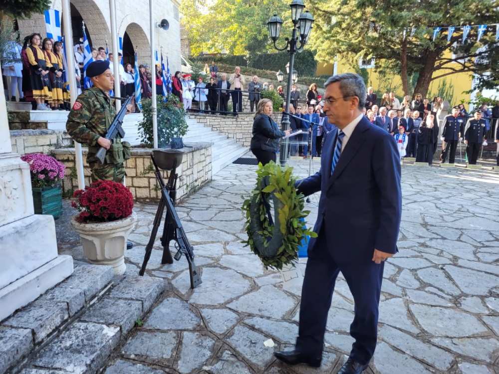 O Υφυπουργός Προστασίας του Πολίτη, κ Ελευθέριος Οικονόμου,  στις εορταστικές εκδηλώσεις για την επέτειο της 28ης Οκτωβρίου 1940, στην Κόνιτσα Ιωαννίνων