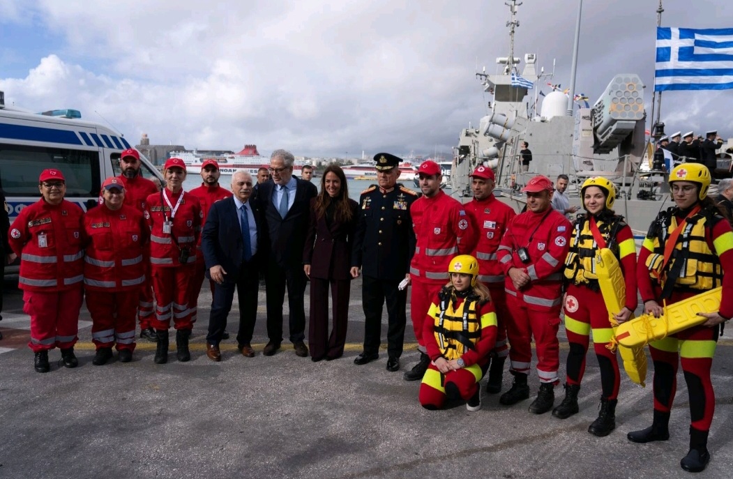 Ο Ε.Ε.Σ. με ναυαγοσωστικό σκάφος και διασωστικό ρομπότ (EMILY) στον εορτασμό των Θεοφανείων στον Πειραιά