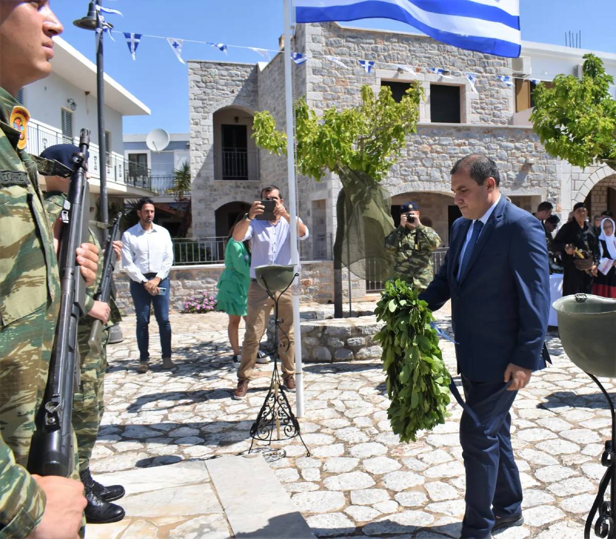 Τον πρωθυπουργό Κυριάκο Μητσοτάκη, εκπροσώπησε στις επετειακές εκδηλώσεις της Μάχης του Διρού, ο Υφυπουργός Προστασίας του Πολίτη