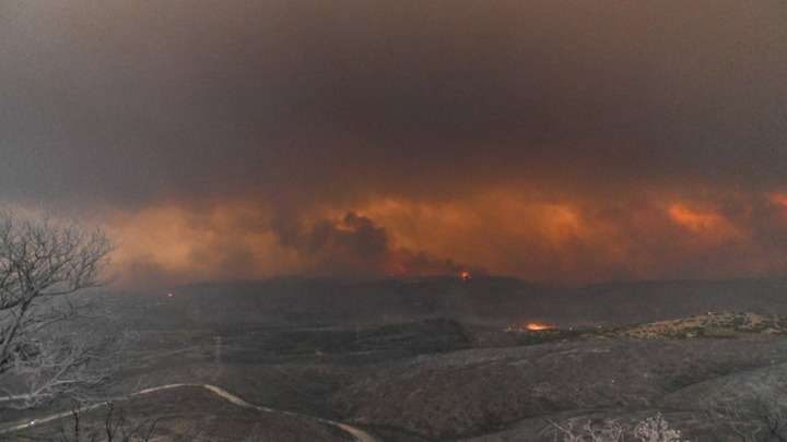 Αναζωπυρώσεις στον Έβρο – Μικρές εστίες στη Πάρνηθα