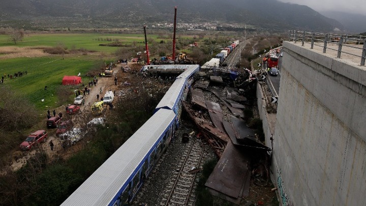 Τριήμερο εθνικό πένθος με απόφαση του πρωθυπουργού για τα θύματα της σιδηροδρομική τραγωδίας