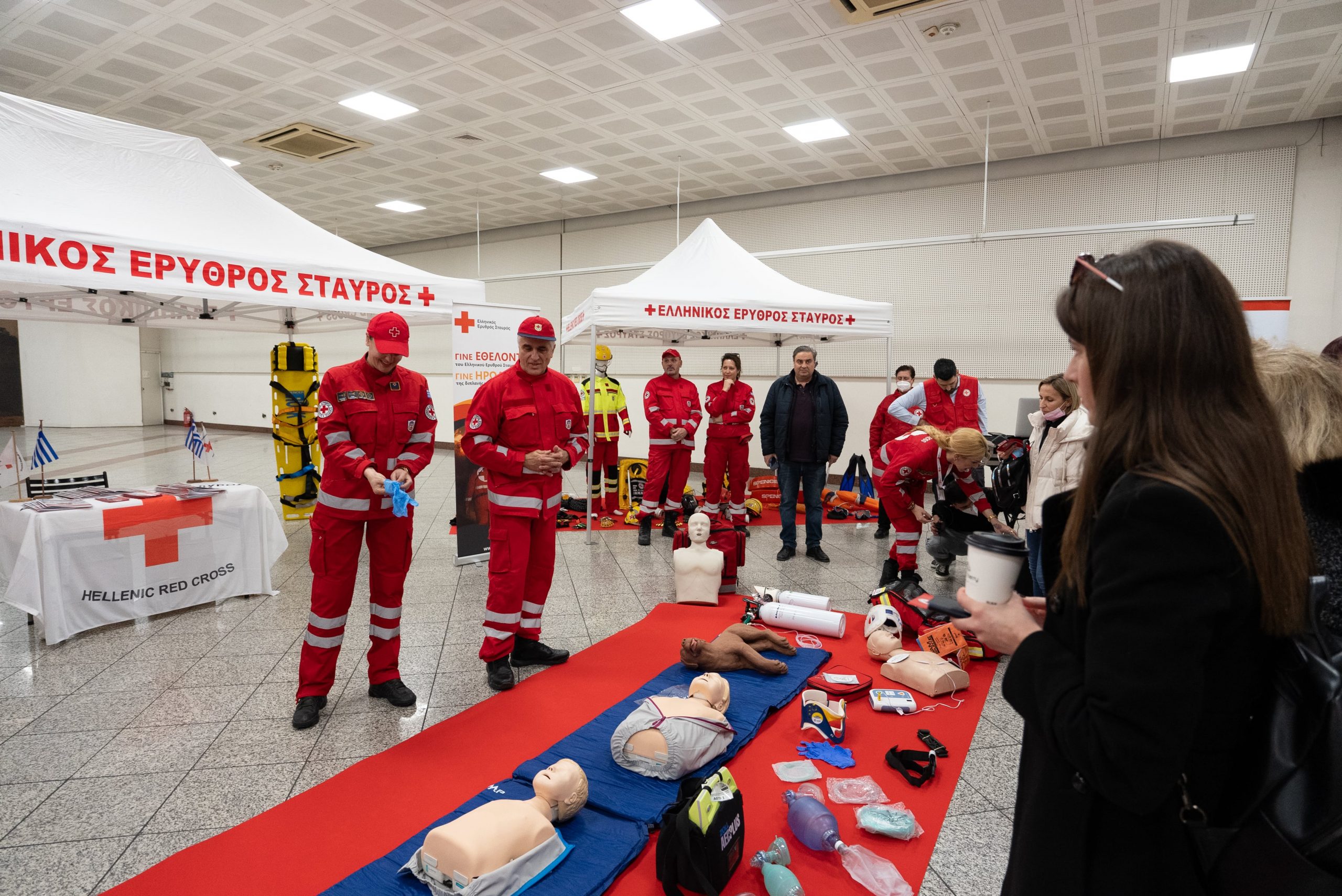 Ο Ε.Ε.Σ. διοργάνωσε με τεράστια επιτυχία εκδήλωση για τις Πρώτες Βοήθειες στο Μετρό Συντάγματος