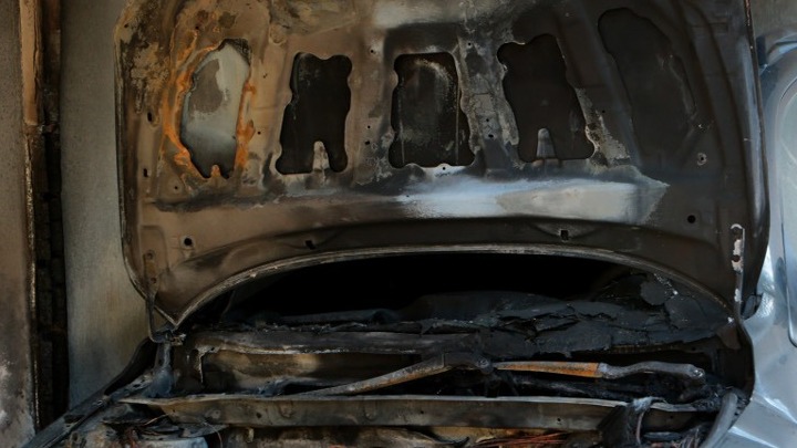 Κάηκε ολοσχερώς σταθμευμένο αυτοκίνητο στις Συκιές