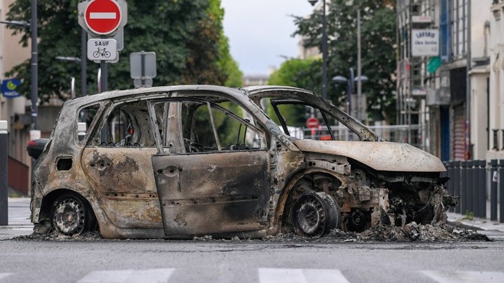 Πυρπολήθηκαν 1.000 κρατικά και δημοτικά κτίρια και 5.000 αυτοκίνητα στις ταραχές στη Γαλλία