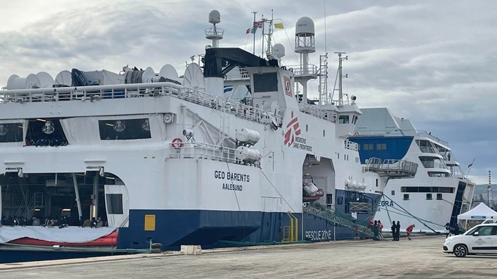 Πλοία μη κυβερνητικών οργανώσεων διέσωσαν εκατοντάδες ανθρώπους στη Μεσόγειο