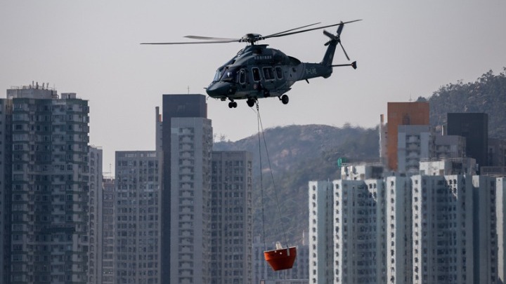 Χονγκ Κονγκ: Τουλάχιστον ένας τραυματίας από πυρκαγιά σε ουρανοξύστη – Δεκάδες παγιδευμένοι
