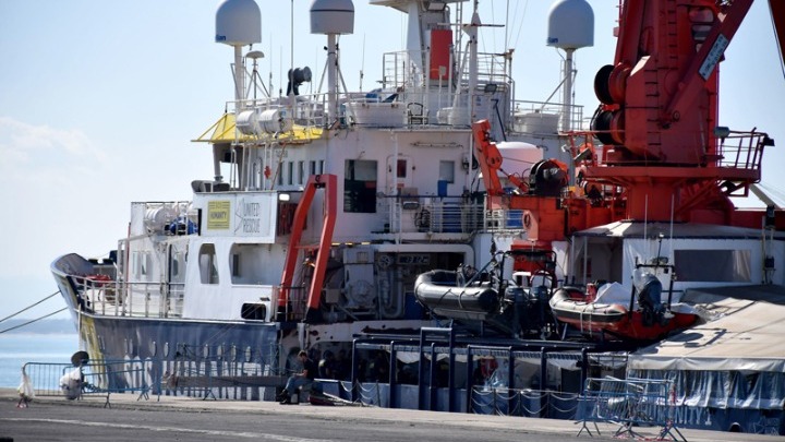 Άδεια να ελλιμενιστεί στην Ιταλία ή στη Μάλτα ζητεί πλοίο με 261 πρόσφυγες και μετανάστες