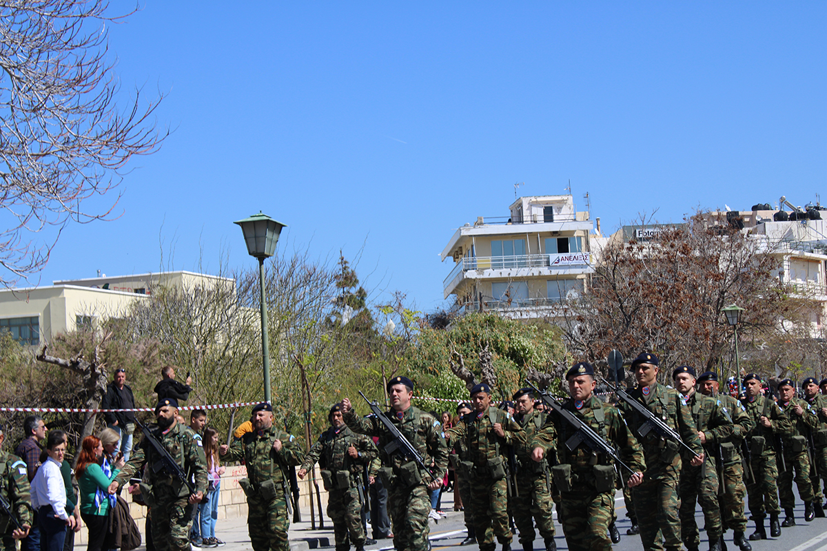 Μεγαλειώδης και με έντονο πατριωτισμό, η παρέλαση στο Ηράκλειο