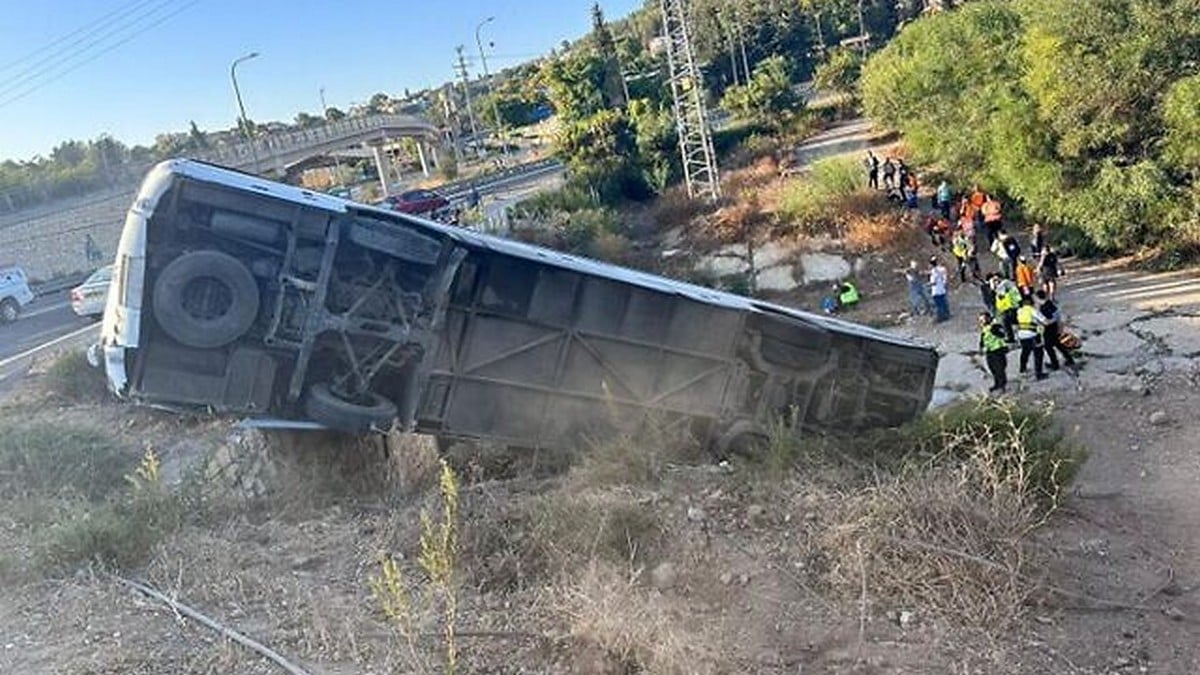 33 τραυματίες από ανατροπή σχολικού λεωφορείου στο Ισραήλ