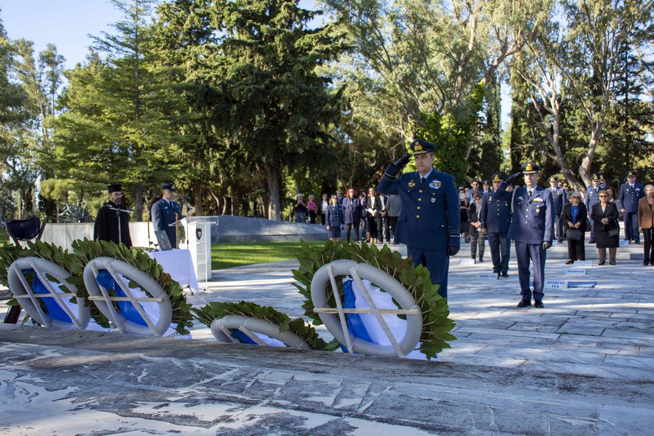 Επιμνημόσυνη Δέηση στο Μνημείο Πεσόντων Αεροπόρων στην Αεροπορική Βάση Δεκέλειας