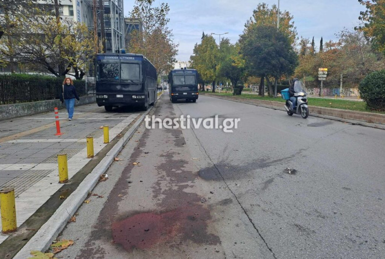 Επίθεση με μολότοφ σε διμοιρία των ΜΑΤ στο ΑΠΘ