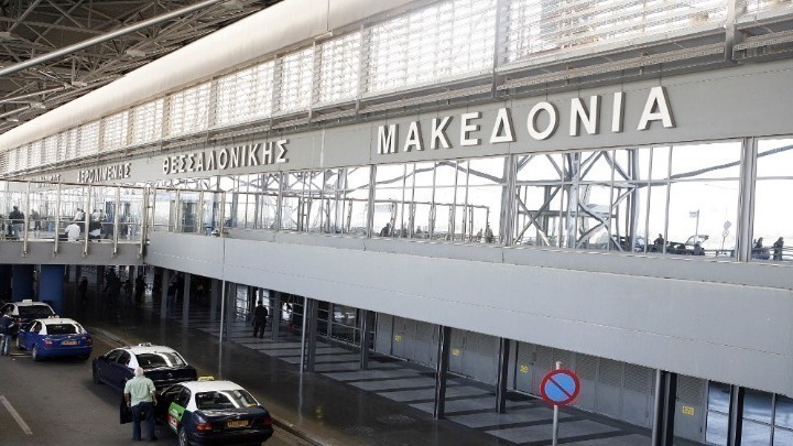 Σύλληψη αστυνομικού στο αεροδρόμιο “Μακεδονία” για παράνομη διακίνηση μεταναστών