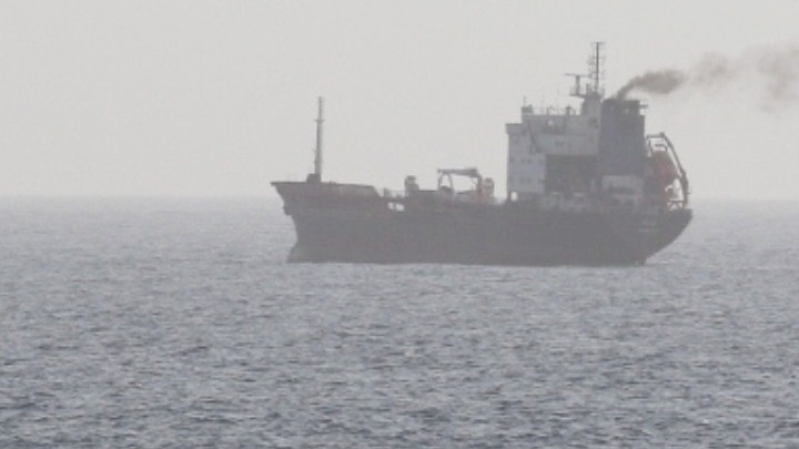 Στο λιμάνι της Χίου ρυμουλκήθηκε το φορτηγό πλοίο που είχε μείνει ακυβέρνητο