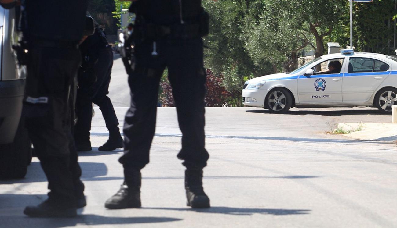 Μεγάλη αστυνομική επιχείρηση στο Μενίδι-Πάνω από 10 προσαγωγές για ναρκωτικά, όπλα και κλοπές