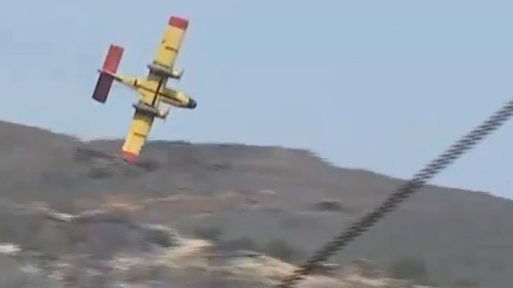 Έπεσε Canadair στην Κάρυστο στη μάχη με τις φλόγες – Εκκενώνονται οικισμοί σε Κέρκυρα και Ρόδο