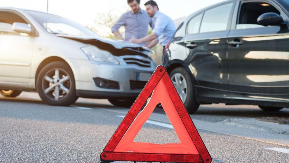 Τι πρέπει να κάνετε αν τρακάρετε με το όχημά σας και τι όχι