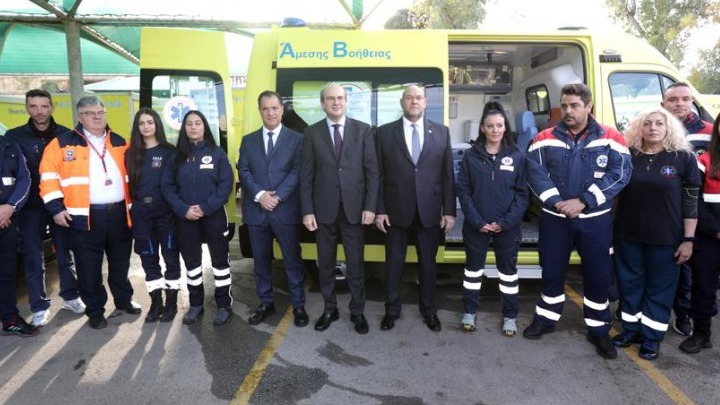 Παράδοση 10 νέων ασθενοφόρων στο ΕΚΑΒ