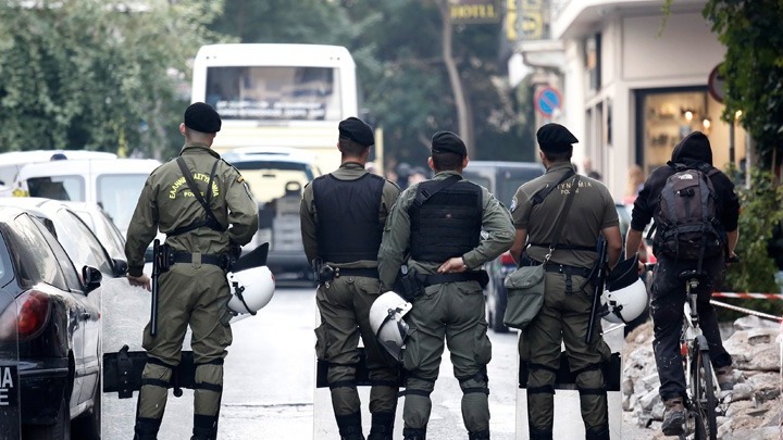 Σε εξέλιξη επιχείρηση της ΕΛ.ΑΣ για εκκένωση κτιρίου στα Εξάρχεια