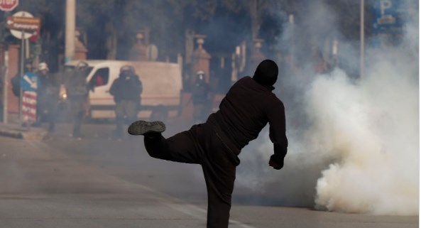 Προσαγωγές και συλλήψεις μετά τα επεισόδια σε φοιτητική πορεία