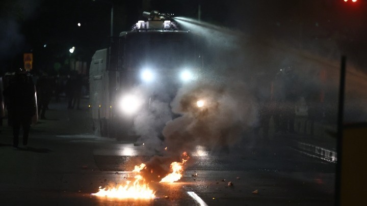 Πέντε συλλήψεις και 87 προσαγωγές για τα επεισόδια στις πορείες για το Πολυτεχνείο