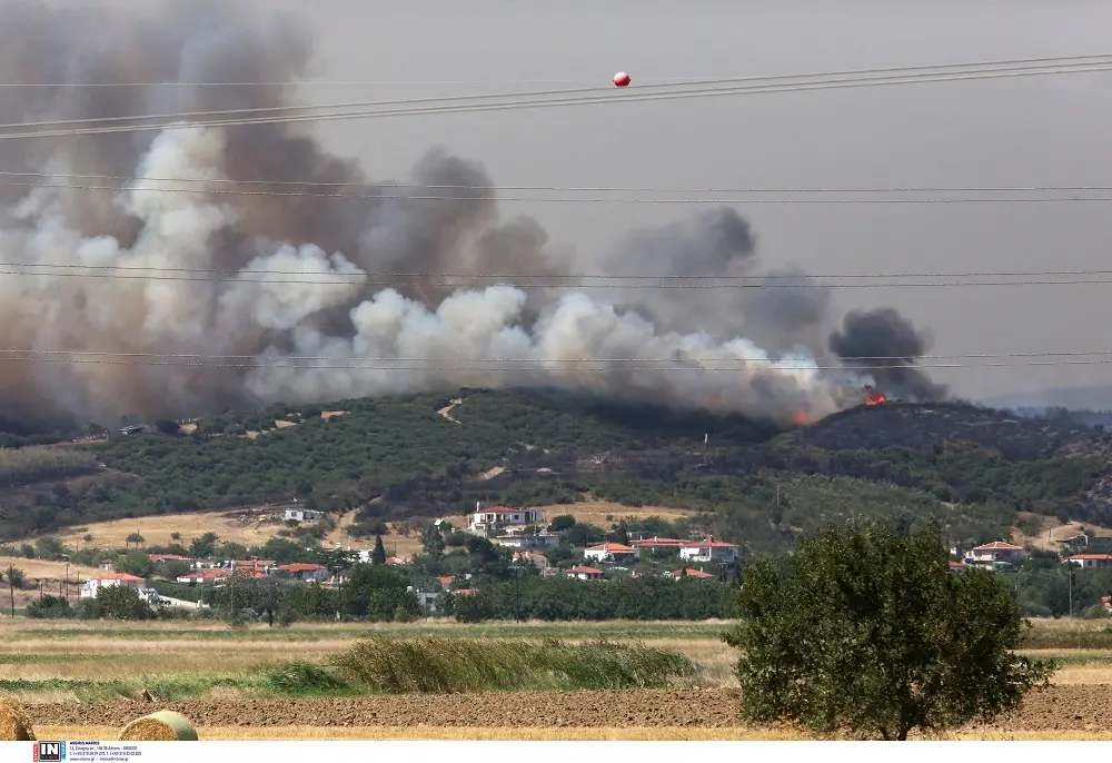 Τα ενεργά μέτωπα της πυρκαγιάς στον Έβρο – Ασθενέστεροι σήμερα οι άνεμοι