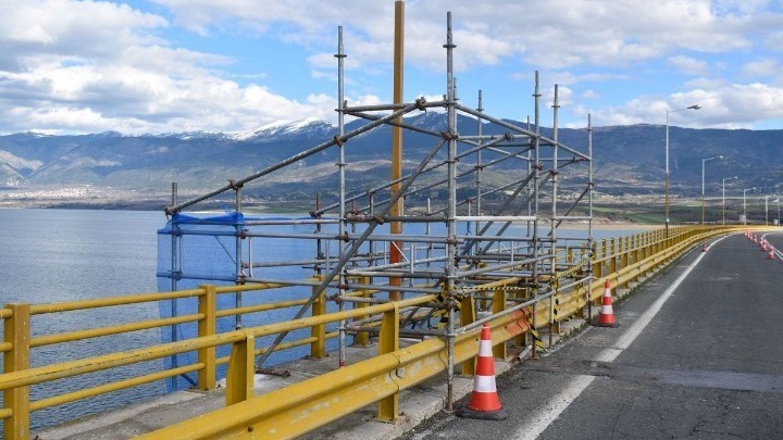 Απαγόρευση κυκλοφορίας για όλα τα οχήματα στη γέφυρα Σερβίων Κοζάνης