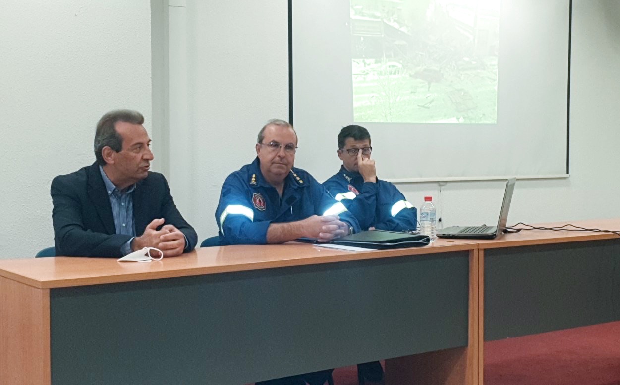 Εκπαίδευση υπαλλήλων της Περιφέρειας Κρήτης στην Πυροσβεστική για αντιμετώπιση έκτακτων περιστατικών
