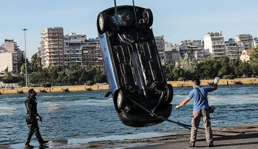 Χαλκιδική: Αυτοκίνητο χωρίς επιβαίνοντες έπεσε στη θάλασσα