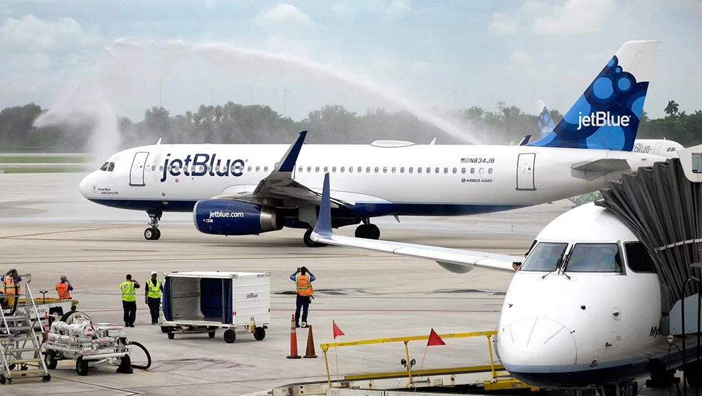 8 τραυματίες σε πτήση της JetBlue με ισχυρές αναταράξεις