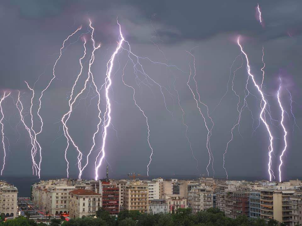 Τι να κάνετε σε περίπτωση ισχυρής καταιγίδας