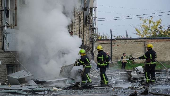 Αεροπορική επιδρομή της Ρωσίας στο Κίεβο – Συντρίμμια κατέπεσαν σε πολυκατοικία