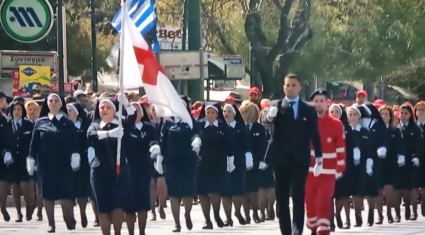O Ελληνικός Ερυθρός Σταυρός παρήλασε πρώτος στη στρατιωτική παρέλαση της Αθήνας για τον εορτασμό της επετείου της 25ης Μαρτίου