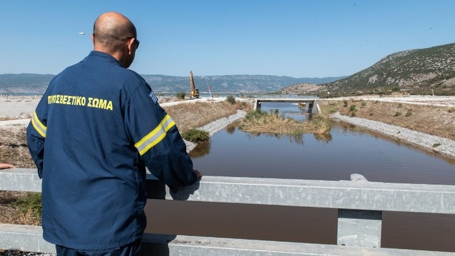 Τάση υποχώρησης της στάθμης του νερού στον Πηνειού – Παραμένουν τα προβλήματα από την πλημμύρα